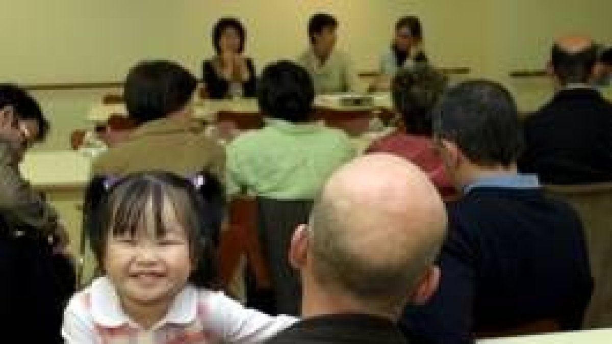 China continúa a la cabeza como país de origen de las adopciones internacionales de los españoles