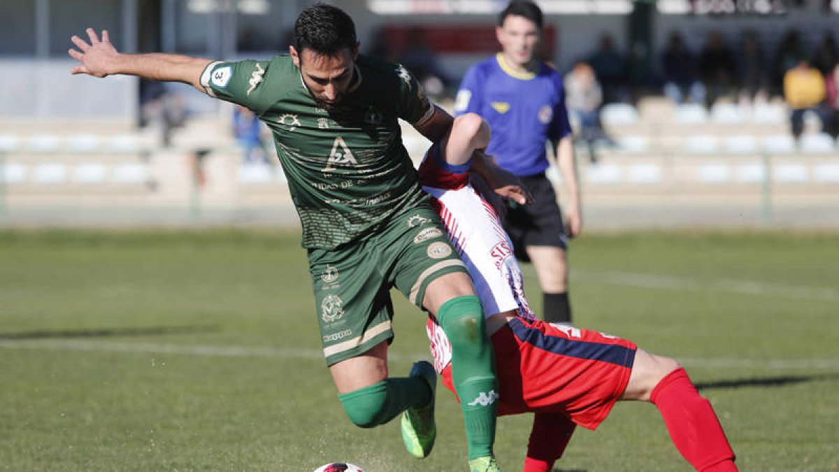 La imagen recoge la intesidad con la que se vivió el derbi en La Eragudina. JESÚS F. SALVADORES