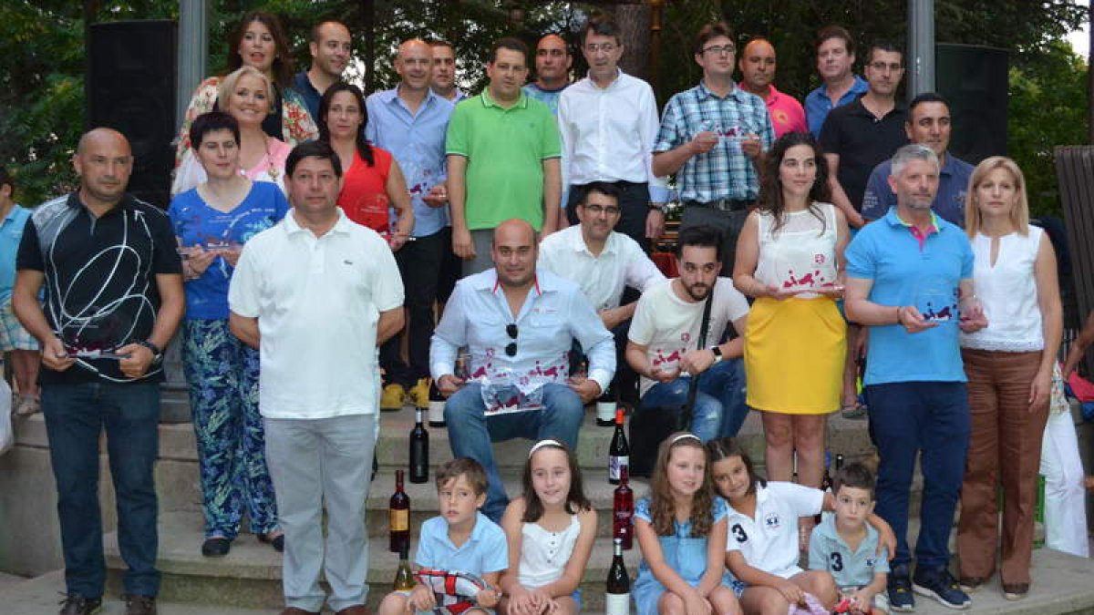 Imagen de los premiados en el concurso de vinos y demás certámenes de la feria.