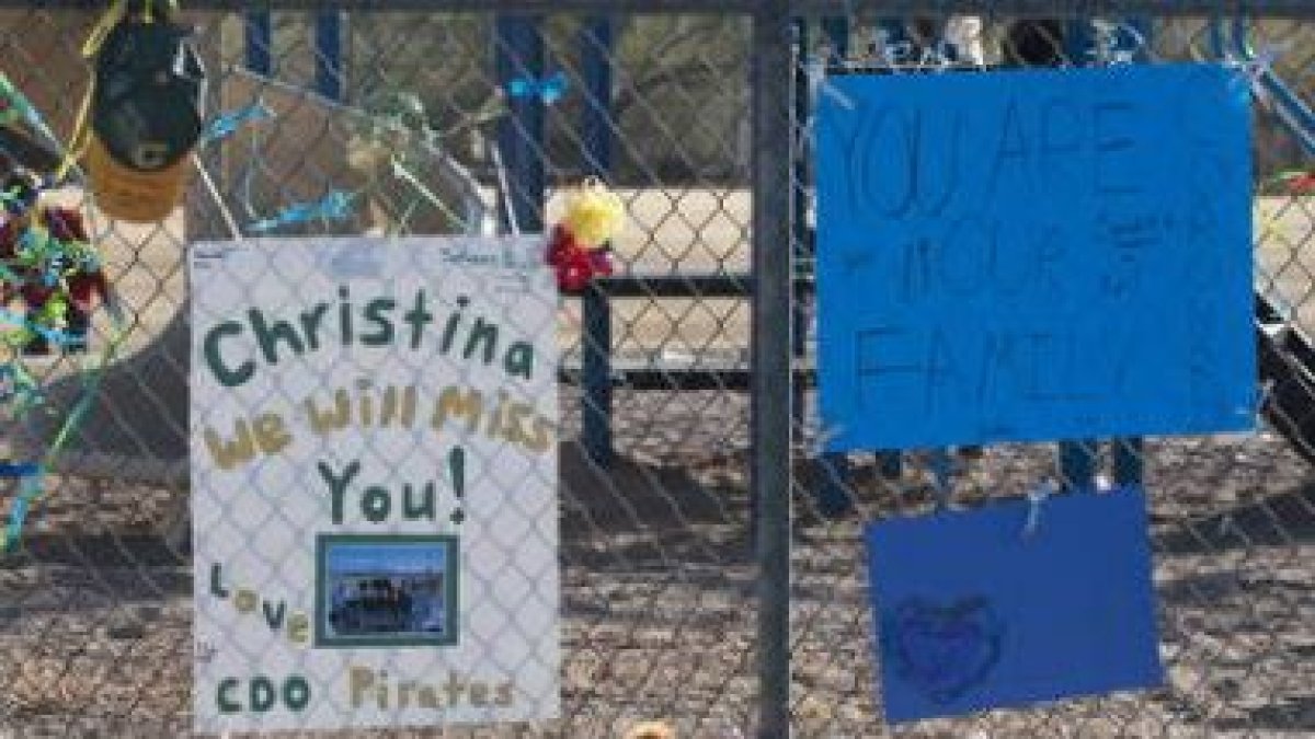 La valla de la escuela a la que asistía la niña de 9 años Christina Taylor Green.