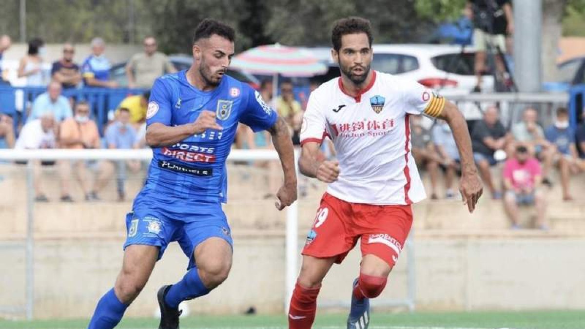 Quim Araujo, a la derecha, pidió la baja en el Lleida cuando era titular indiscutible. LLEIDA ESPORTIU