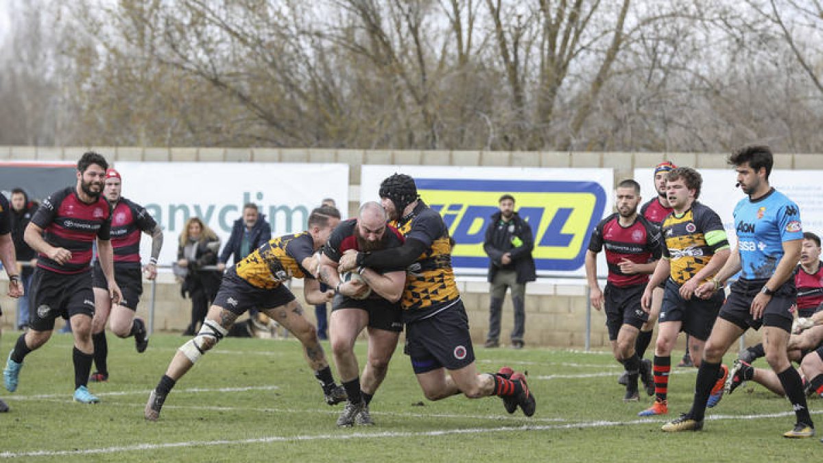 El León Rugby Club sacó 17 puntos de renta para la vuelta. DL