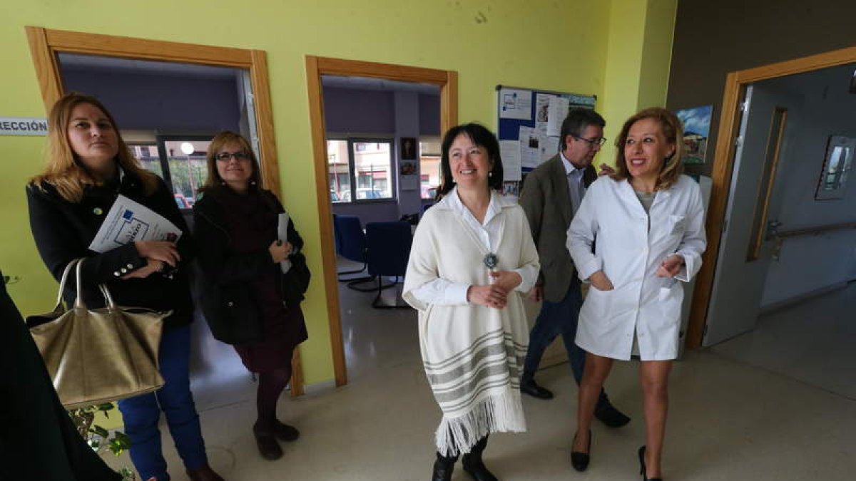 Acevedo, Olmedo, Ángela Marqués, Alonso y Ana Pilar Rodríguez, ayer en el centro de día.