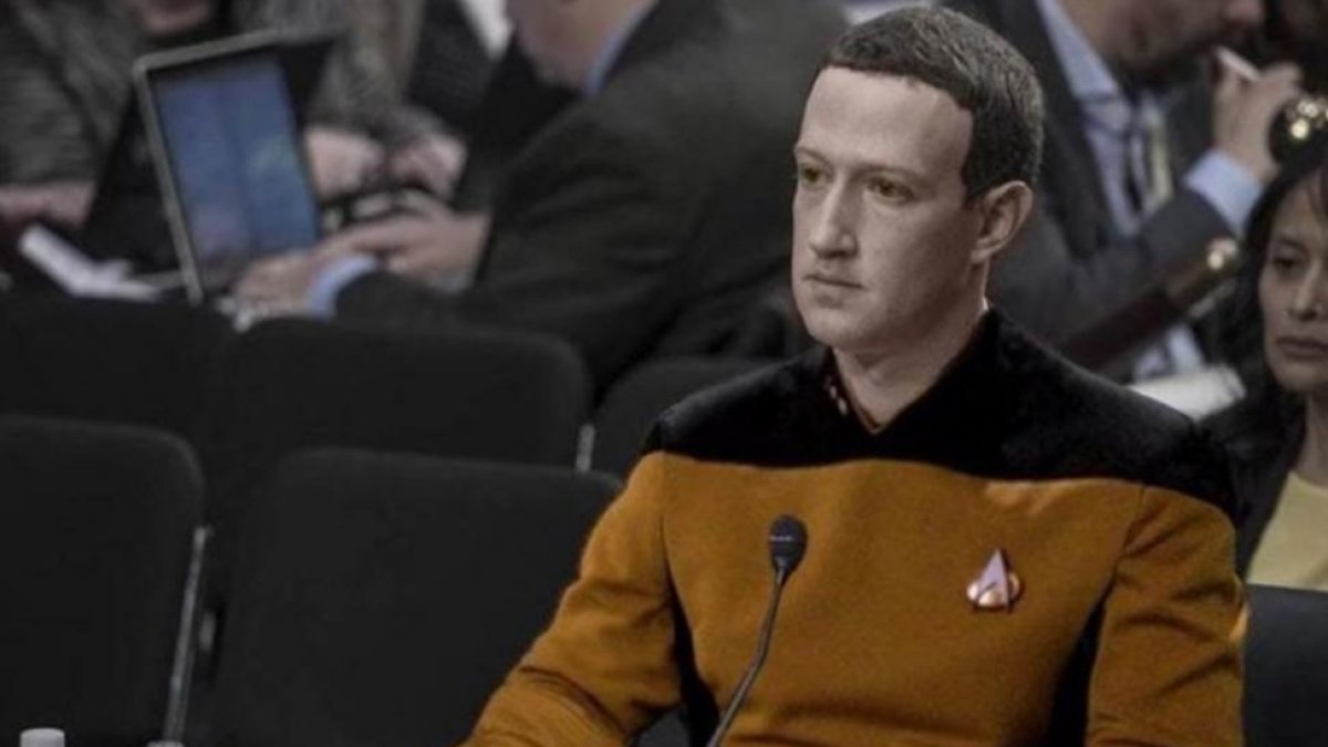 Montaje en que aparece Mark Zuckerberg convertido en un personaje de Star Treck. / TWITTER