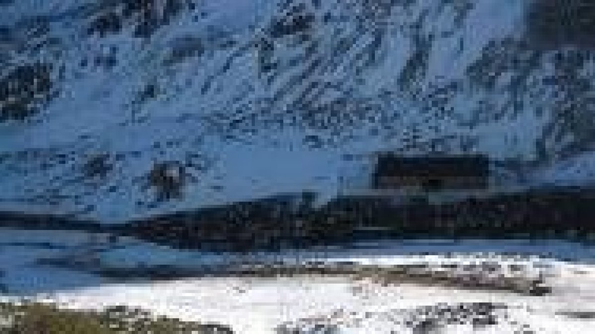 La nieve en el alto de Cebolledo sigue siendo escasa