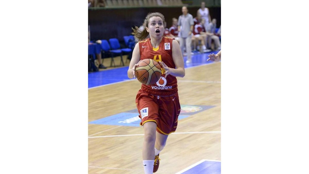 Lucía Alonso, en un partido con la selección.