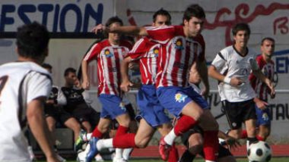 Recamán, en primer término, es baja por sanción.