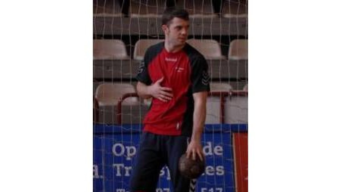 Urdiales juega su primera final con el Ademar, pero ya tiene tres títulos