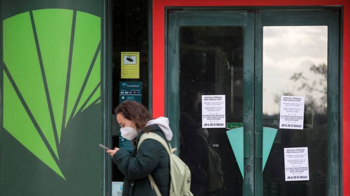 Los trabajadores de Unicaja han vuelto a parar contra los despidos.