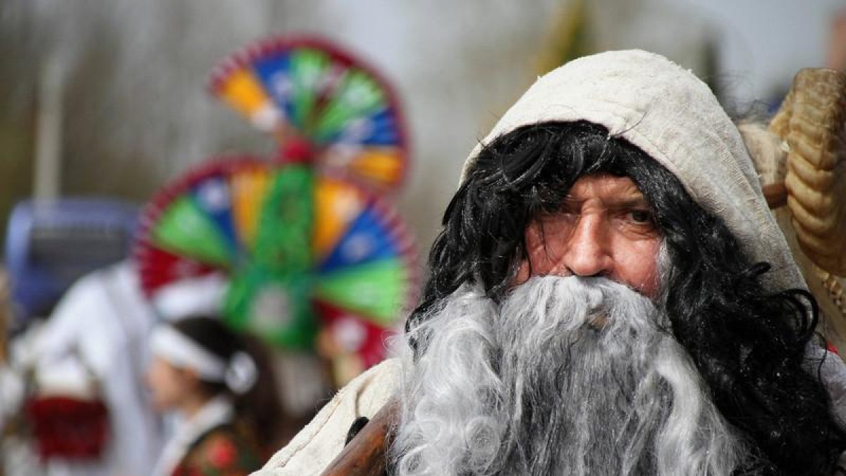 Astorga y la ciudad portuguesa de Bragança celebran conjuntamente sus carnavales tradicionales con un desfile organizado por la Agrupación Europea de Cooperación Territorial
