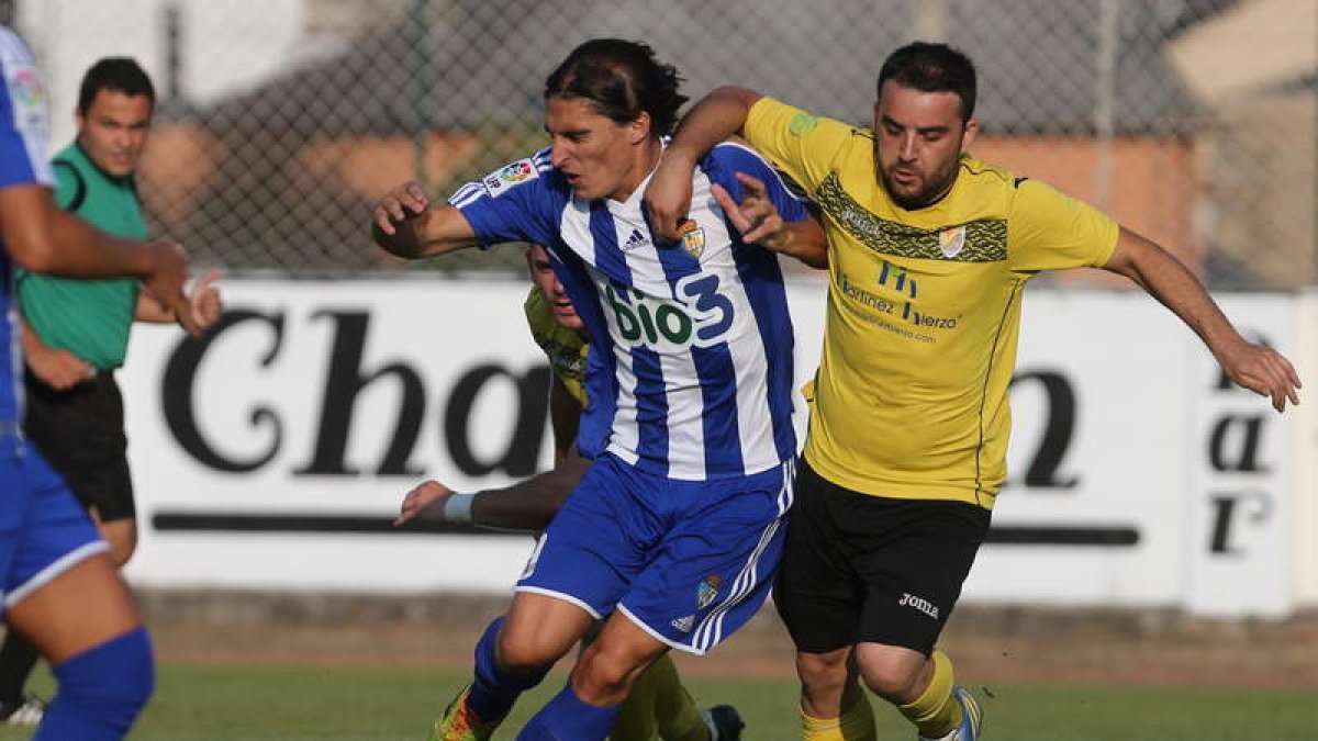Berrocal volvió a abrir el marcador para la Deportiva en los primeros minutos del partido, como ante el Dehesas.