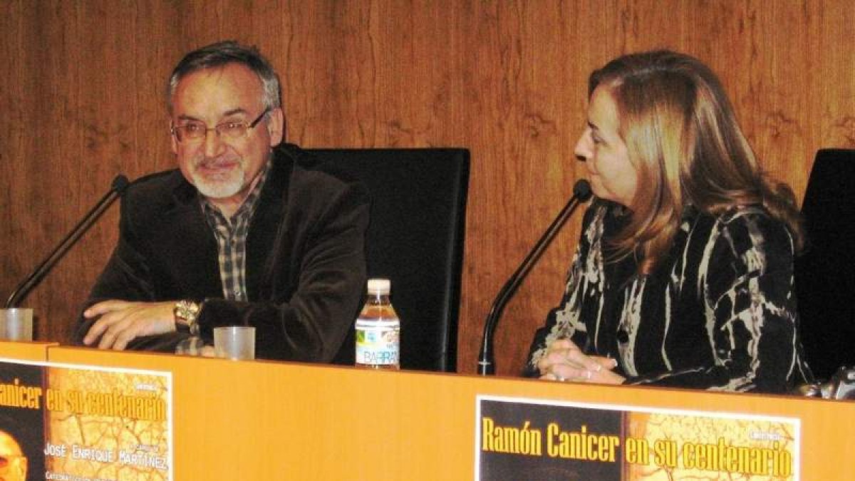 José Enrique Martínez y la edil Ana Cristina Pastrana.