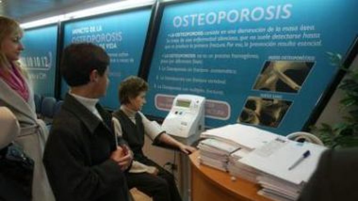 Uno de los autobuses divulgativos para la prevención de la osteoporosis.