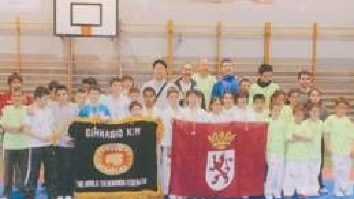 Los luchadores leoneses dominaron la segunda edición del autonómico de combate infantil