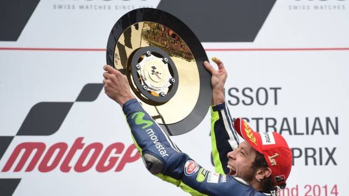 Valentino Rossi celebrando la victoria de Moto GP en el Gran Premio de Phillip Island.
