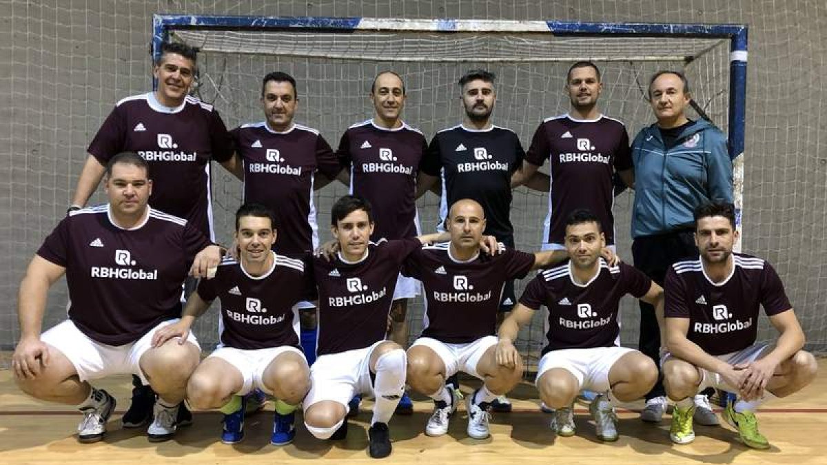 Formación del equipo RBH Global, único invicto que disputa la Liga Veteranos Asisa.