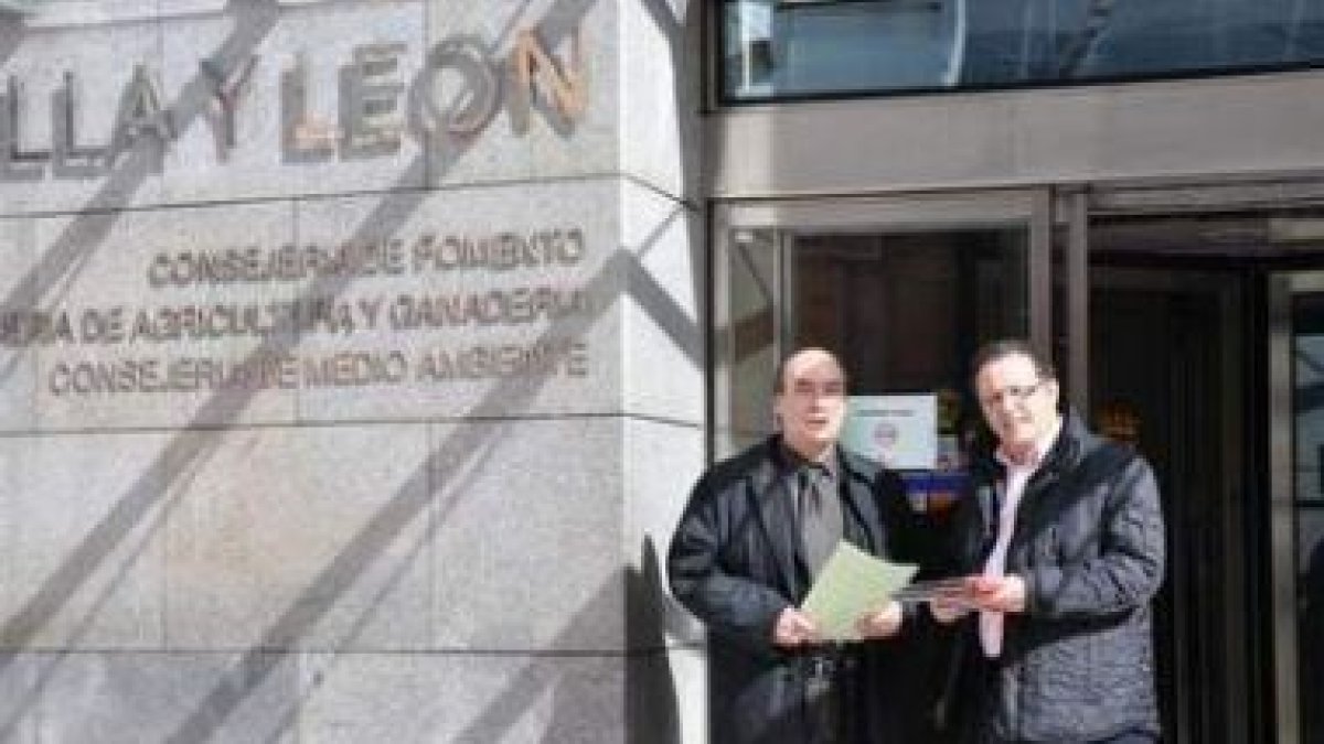 Los procuradores del PSOE Francisco Ramos y Alfredo Villaverde.