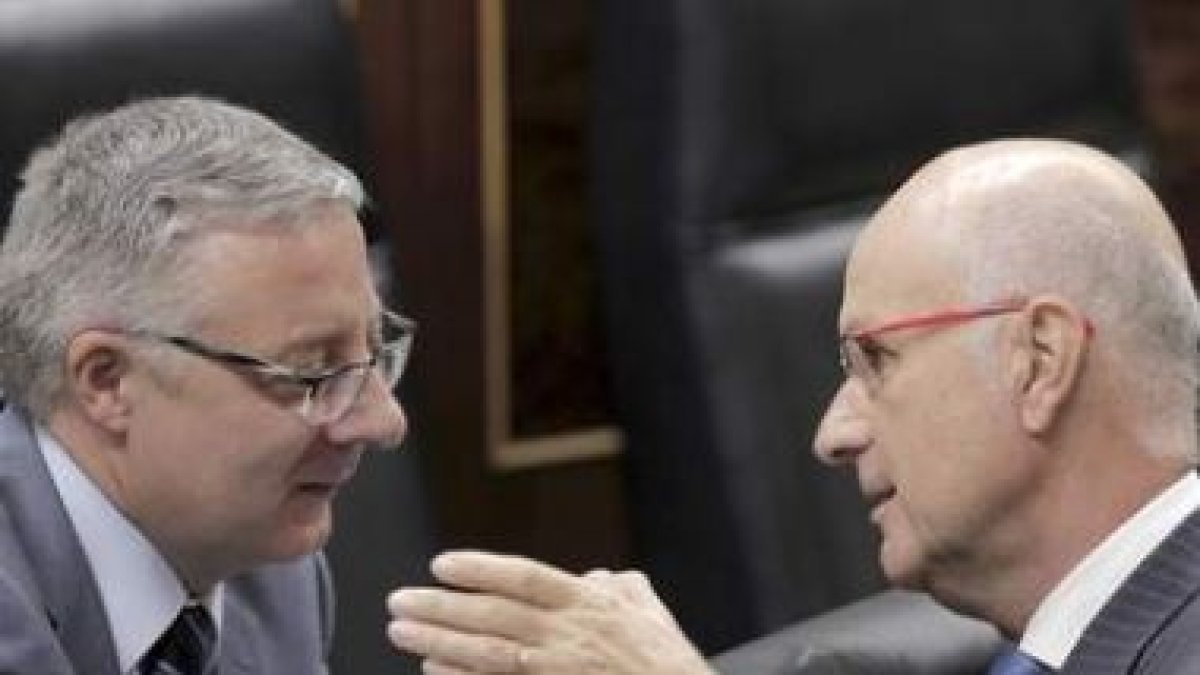 José Blanco y el portavoz parlamentario de CiU, Josep Antoni Durán i Lleida, durante el debate.