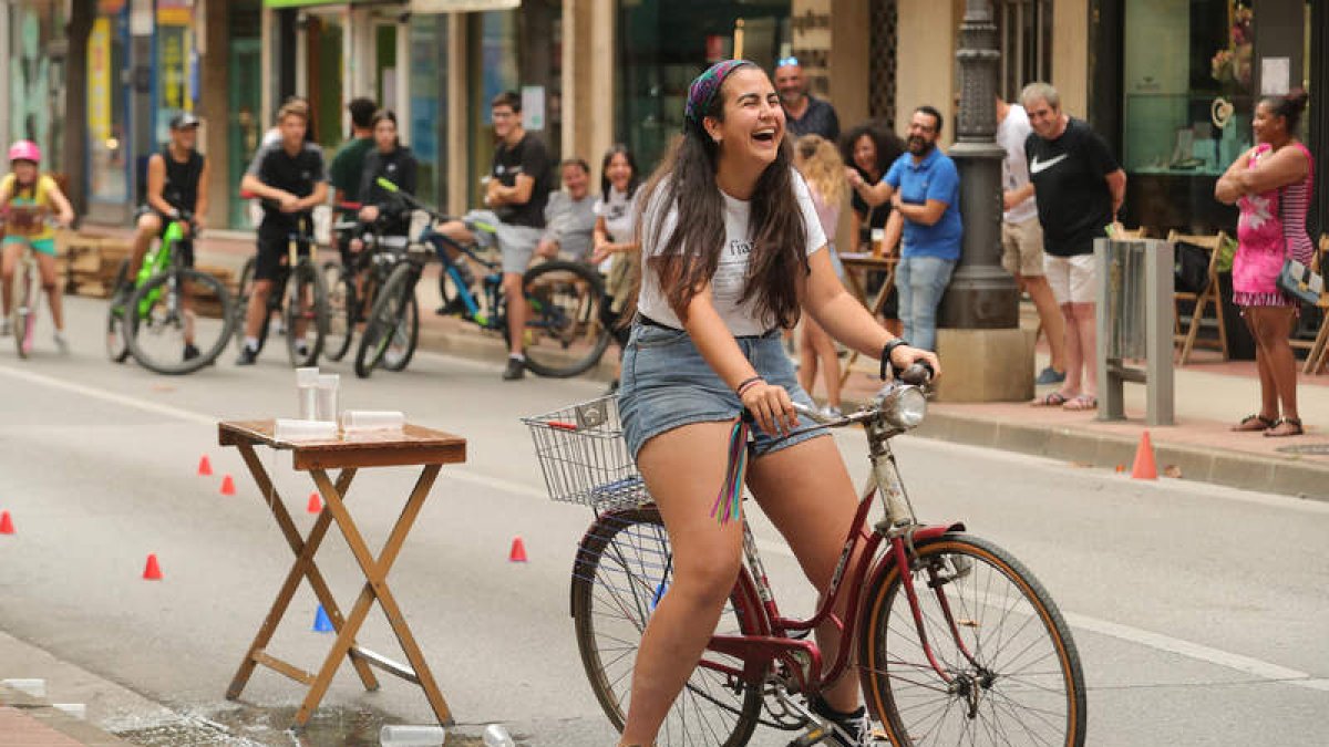 Una divertida Gimkana cerró la jornada en la avenida. L. DE LA MATA