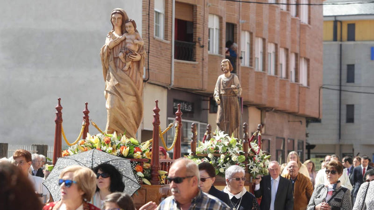 Cuatrovientos sacó en procesión a san José Obrero.