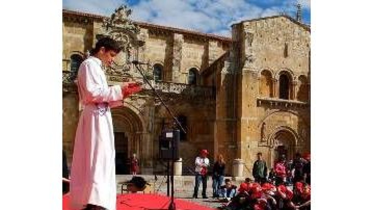 Las leyendas y personajes leoneses se adueñaron de León