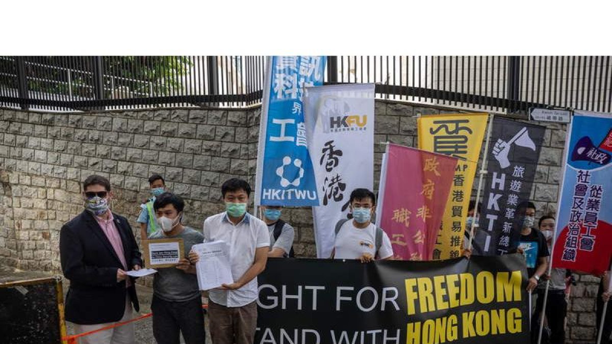 Imágenes de ciudadadanos contrarios a la ley de seguridad nacional. JÉROME FAVRE