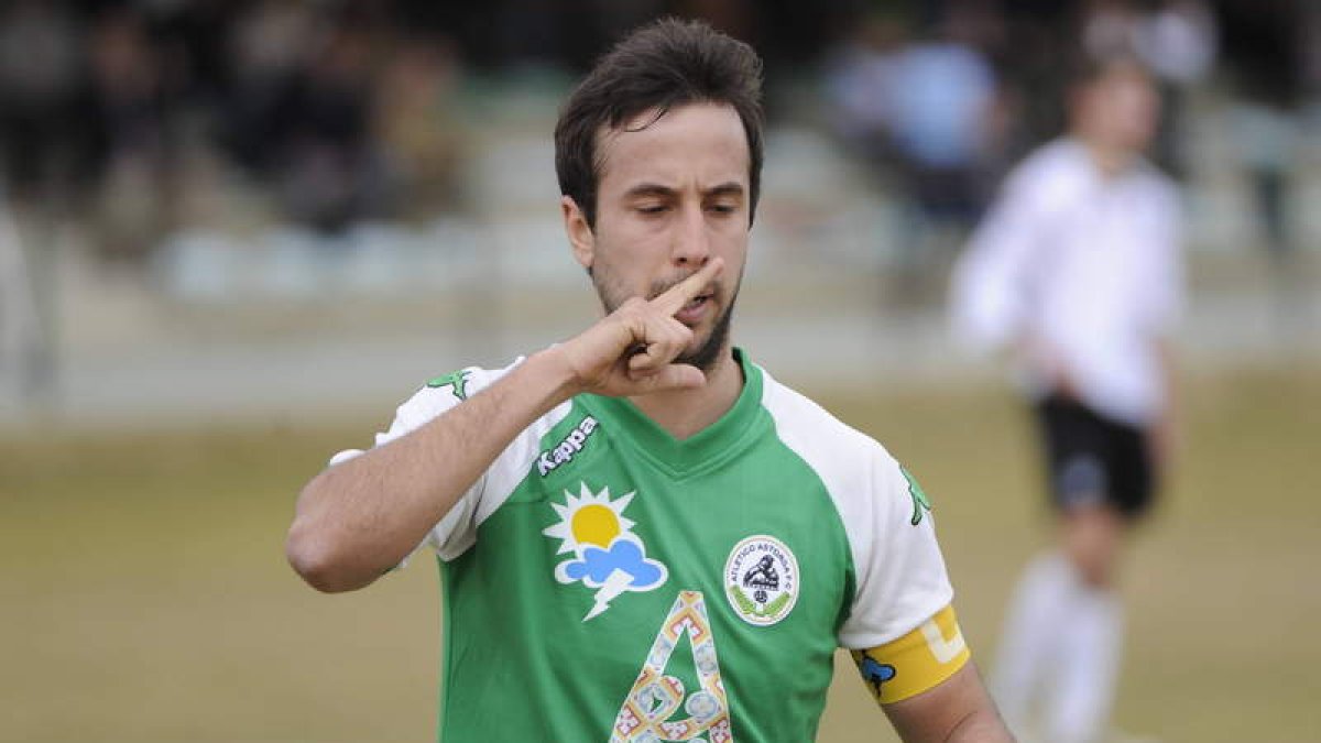 Bandera se erigió en el principal estilete ofensivo del Astorga anotando dos goles a la Segoviana.
