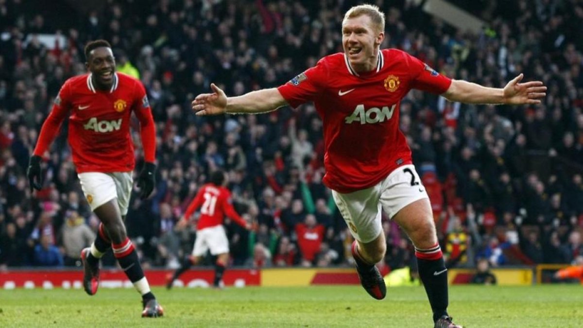 Paul Scholes celebra un gol con el Manchester United.