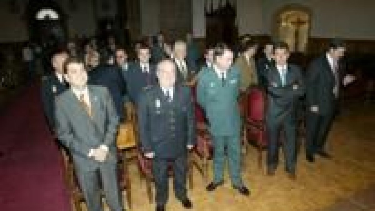 Las autoridades acudieron a una misa a la basílica de La Encina por la fiesta de la policía