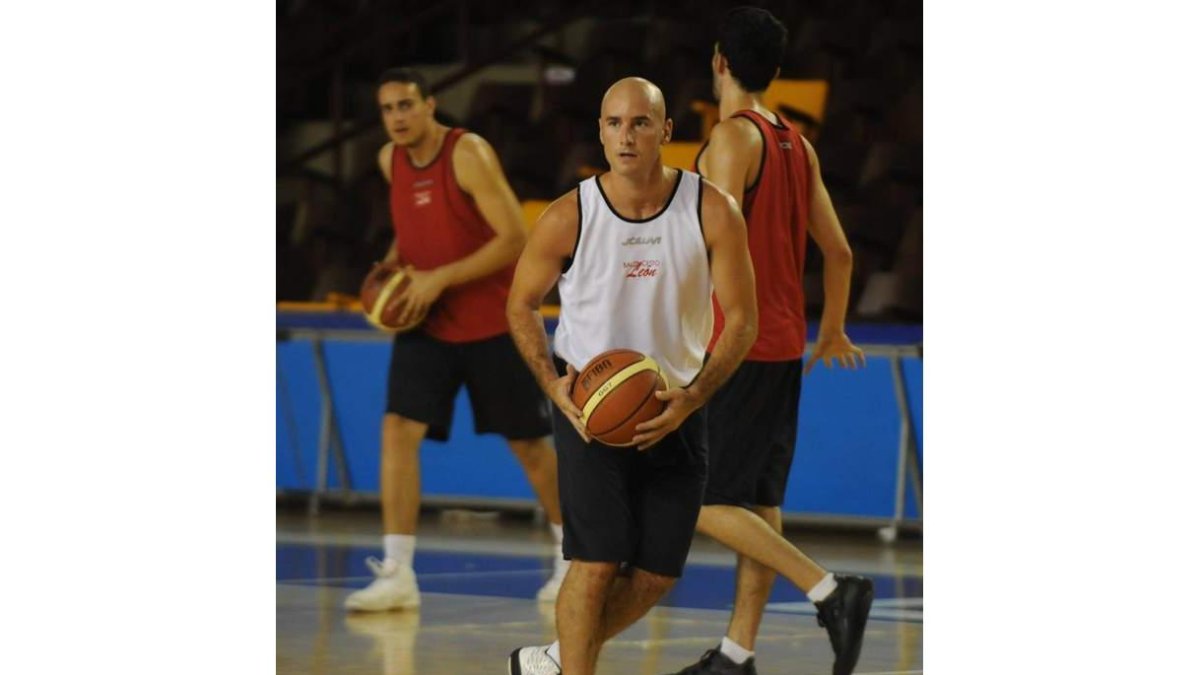 Juanjo Bernabé, capitán del equipo, en un entrenamiento esta temporada.