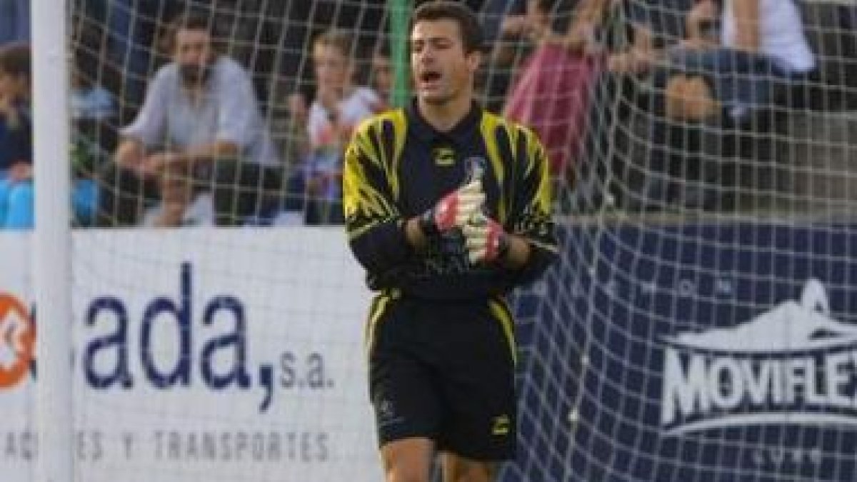 David, en su etapa de jugador, volverá al arco, ahora para formar.