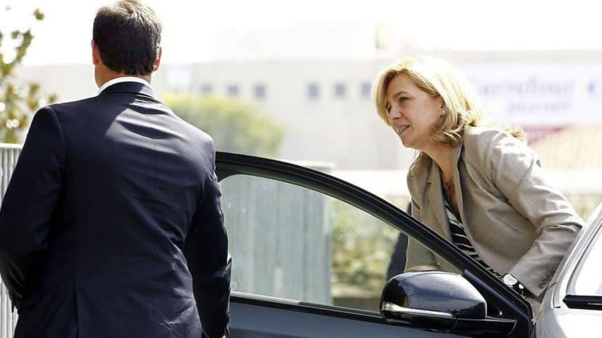 La infanta Cristina en su último viaje a Madrid para visitar a su padre el rey en la clínica Quirón.