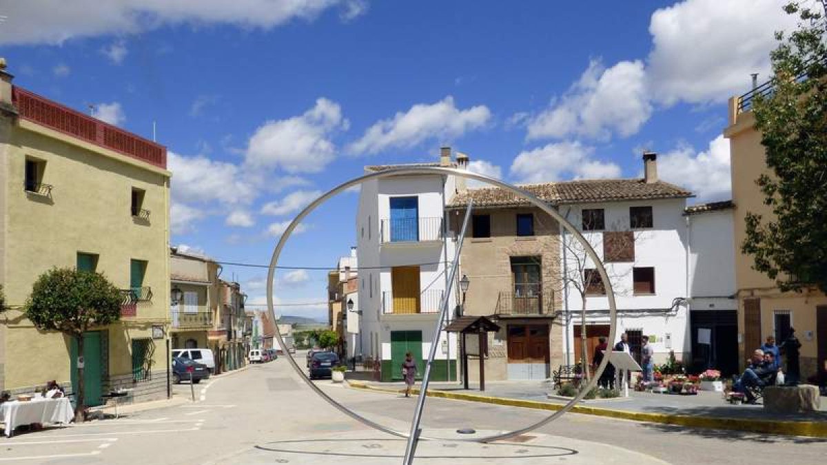 La ‘ruta de los relojes de sol’ está en la localidad agrícola de Otos. LOLI BENLLOCH/EFE
