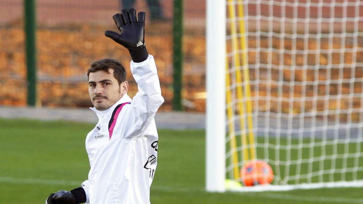A Casillas no le disgustaría salir del Madrid para ser titular en el Oporto.