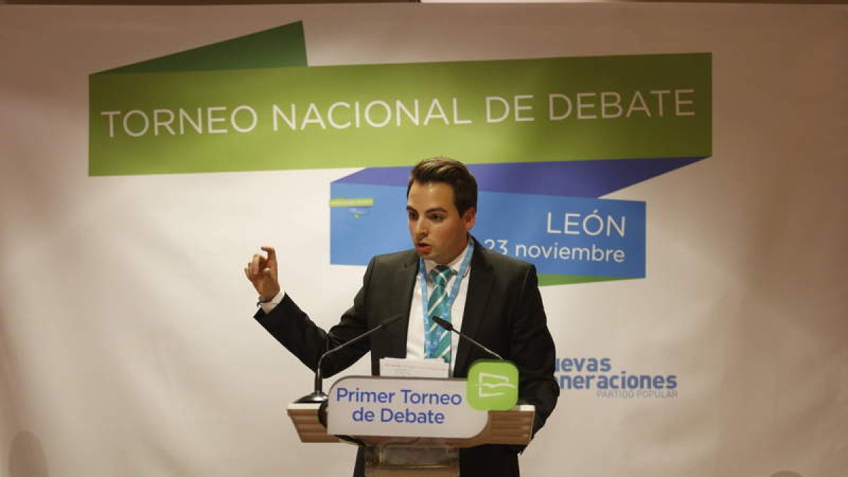Uno de los participantes en el primer debate de ideas de las juventudes del PP.