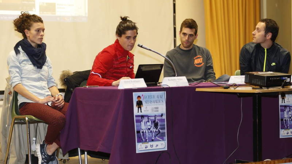 Blanca, Aláiz y Martos se vistieron de maestros por un par de horas junto a su entrenador Villacorta. Y eso se lo agradecieron los alumnos de Marista Champagnat