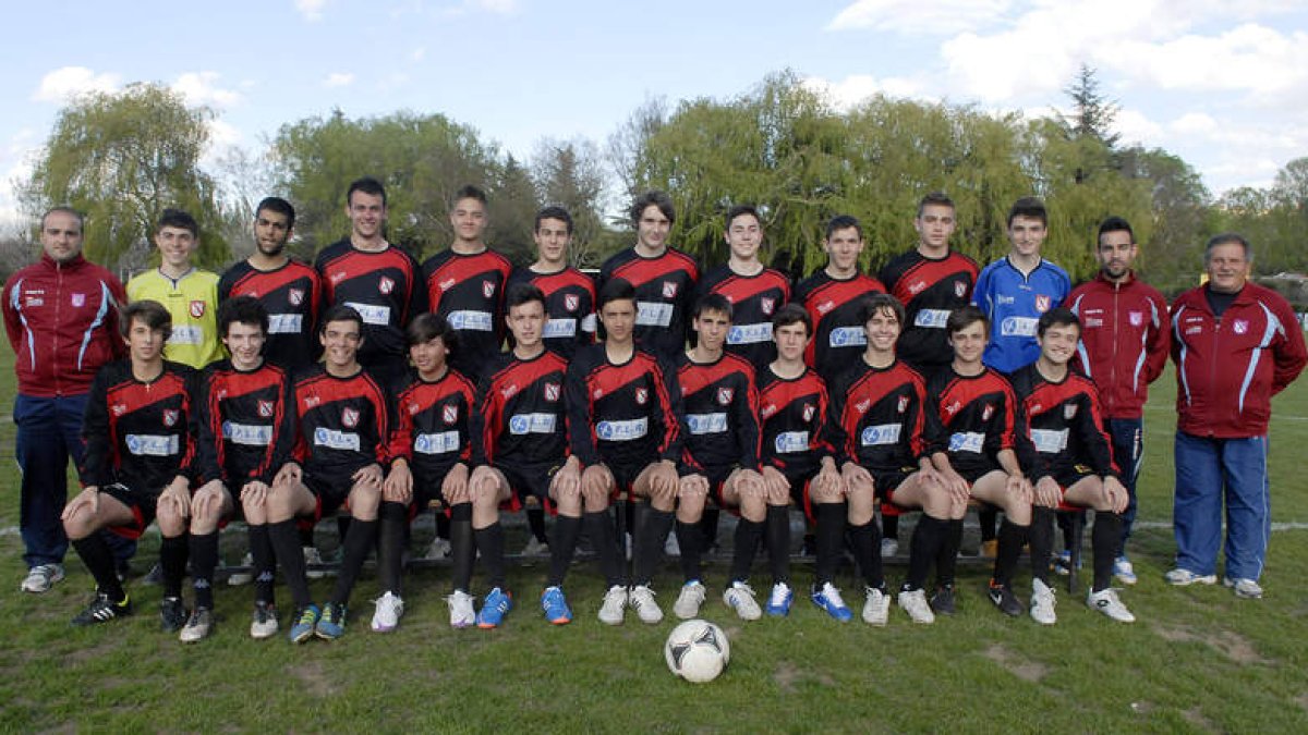 Formación del equipo del Gardenleon, tercer clasificado.