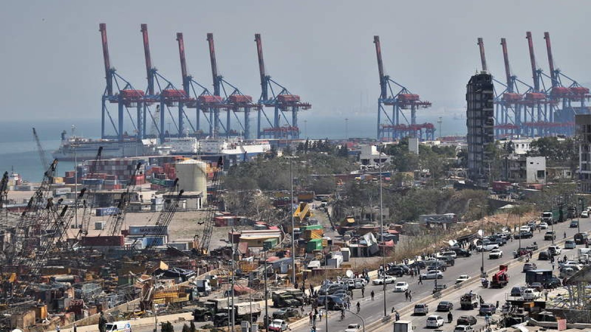 La zona devastada por la explosión en el puerto de Beirut. NABIL MOUNZER