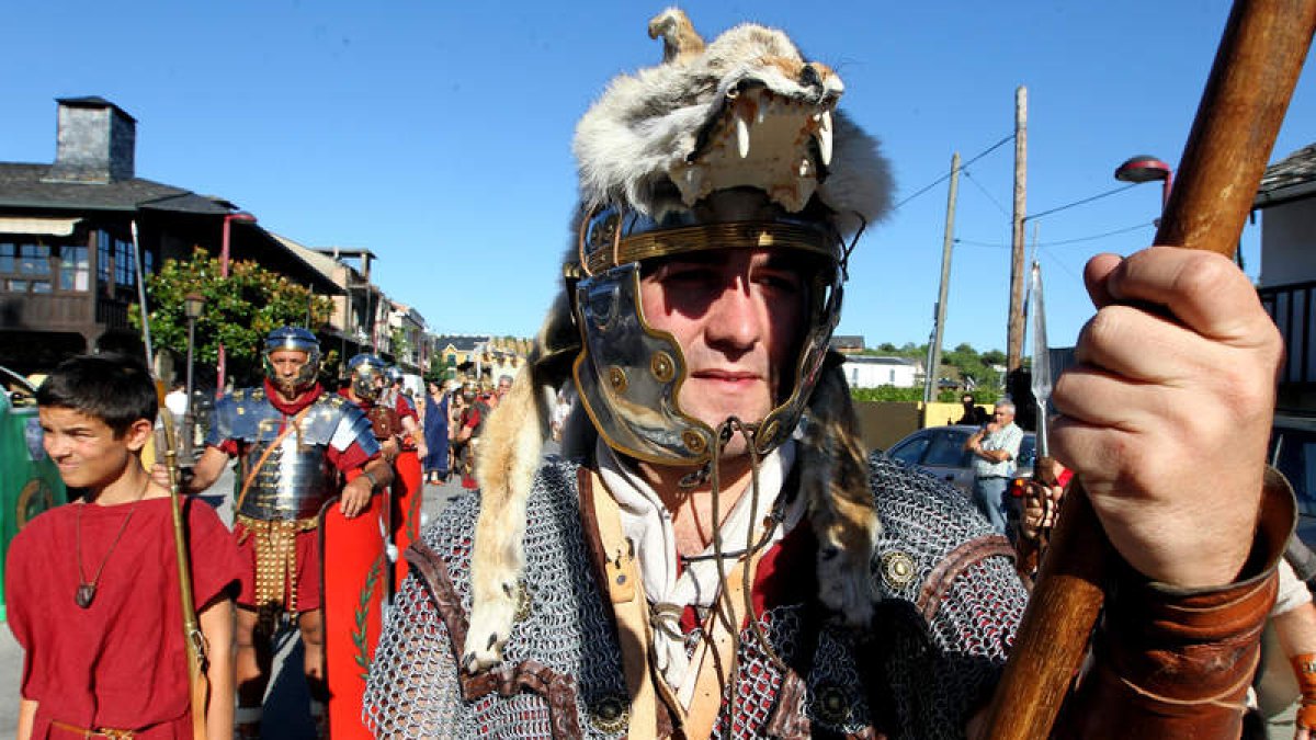 El desfile de las tropas romanas, uno de los atractivos de la jornada de ayer.