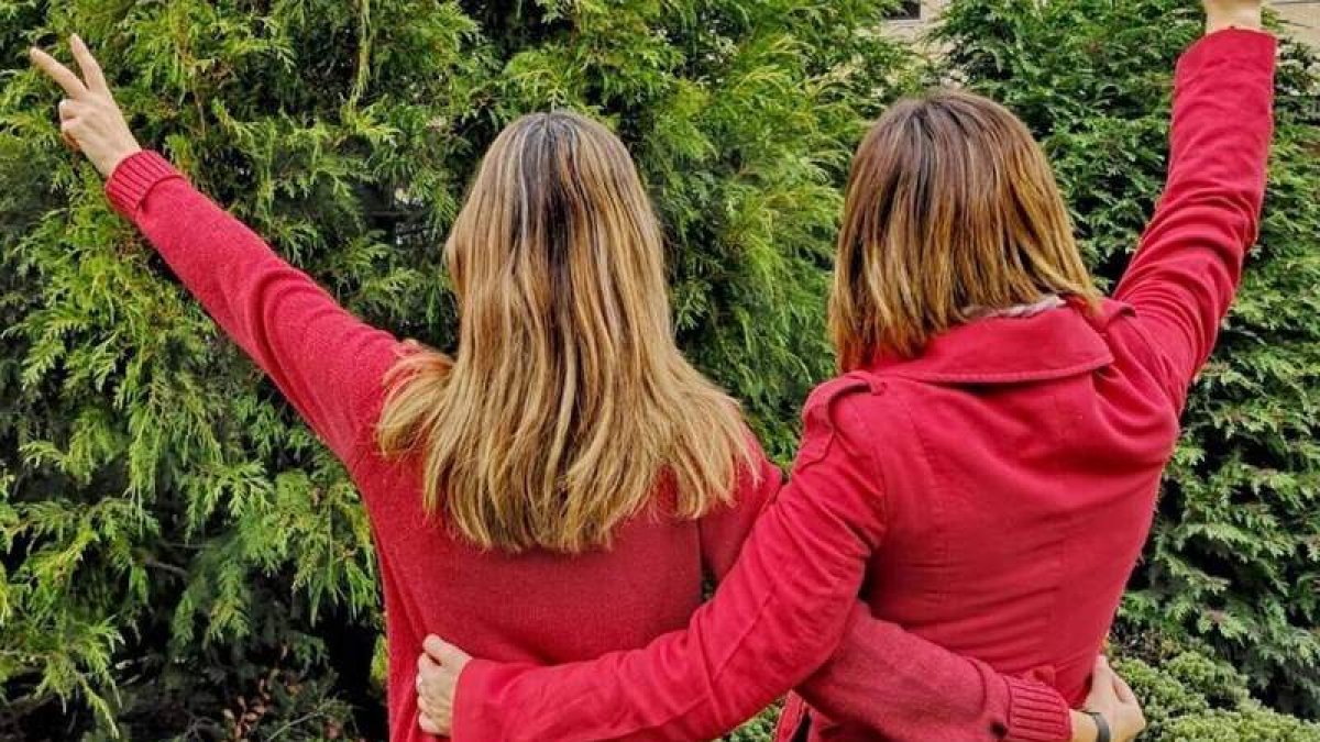 Las autoras de ‘Mujeres que cuentan’ tienen un blog llamado ‘La tinta entre tus dedos’. DL