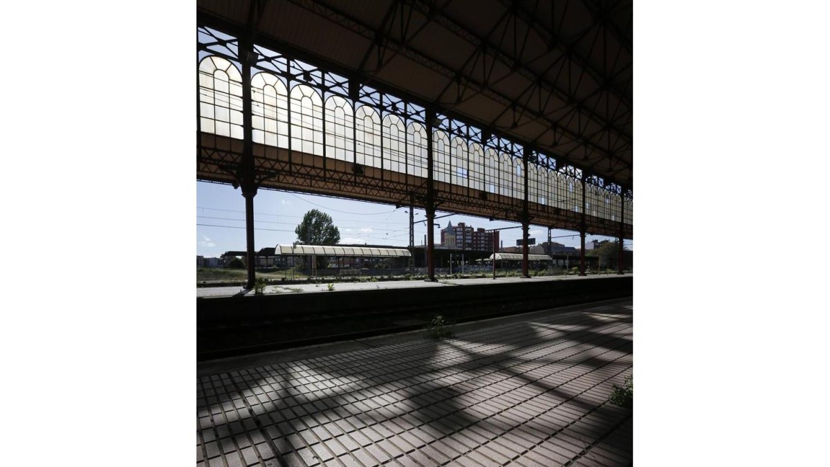 Marquesina de la antigua estación de Renfe, de inspiración Eiffel.