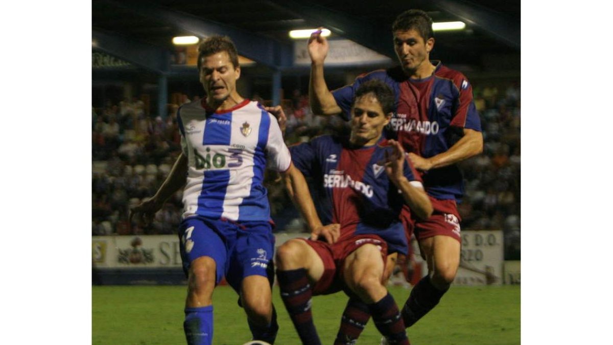 Deportiva y Eibar se jugaron una ronda en agosto del 2009 y se la llevó el equipo berciano.