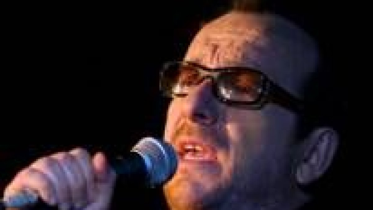 El gran Elvis Costello durante uno de sus conciertos