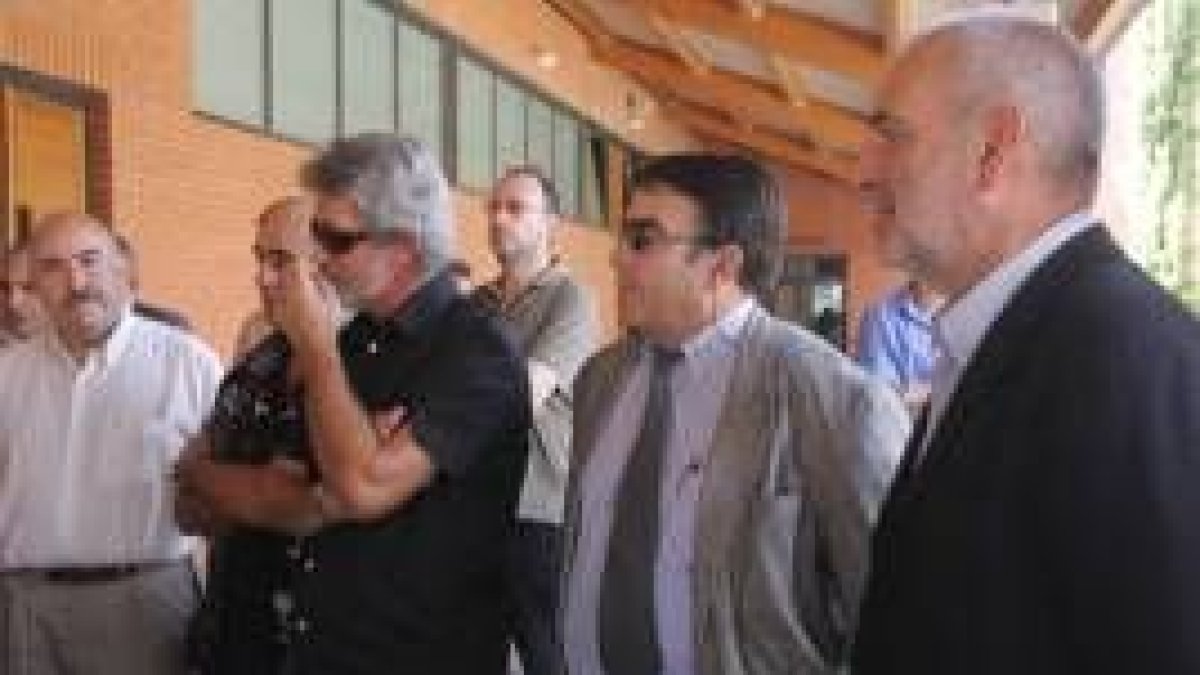 Sindicalistas y Jaime González, presidente de la CNE