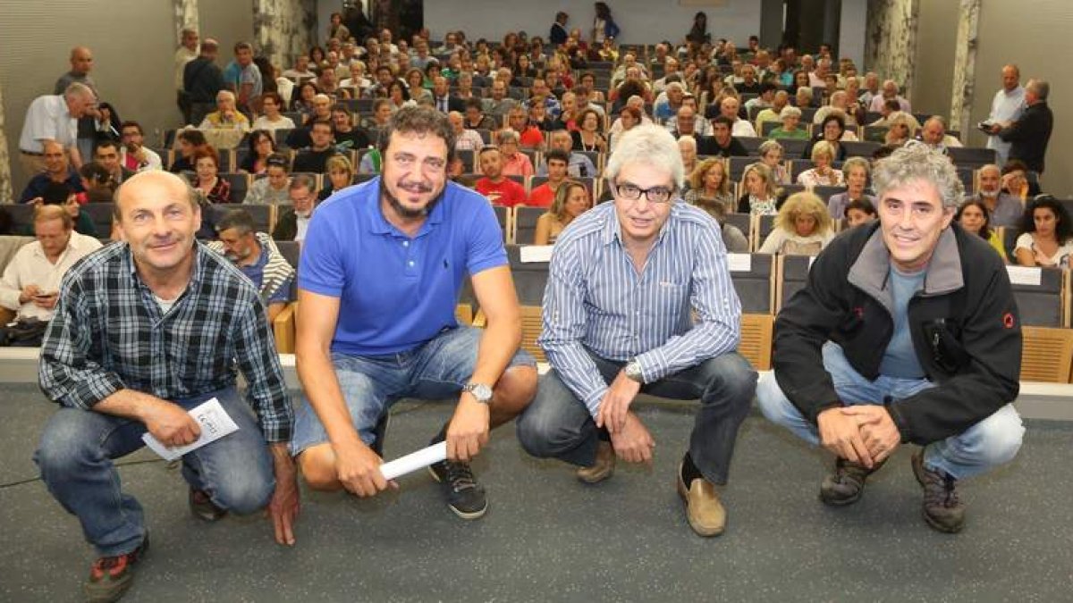 Las jornadas de montañismo tienen una excelente acogida, con una salón repleto de aficionados.