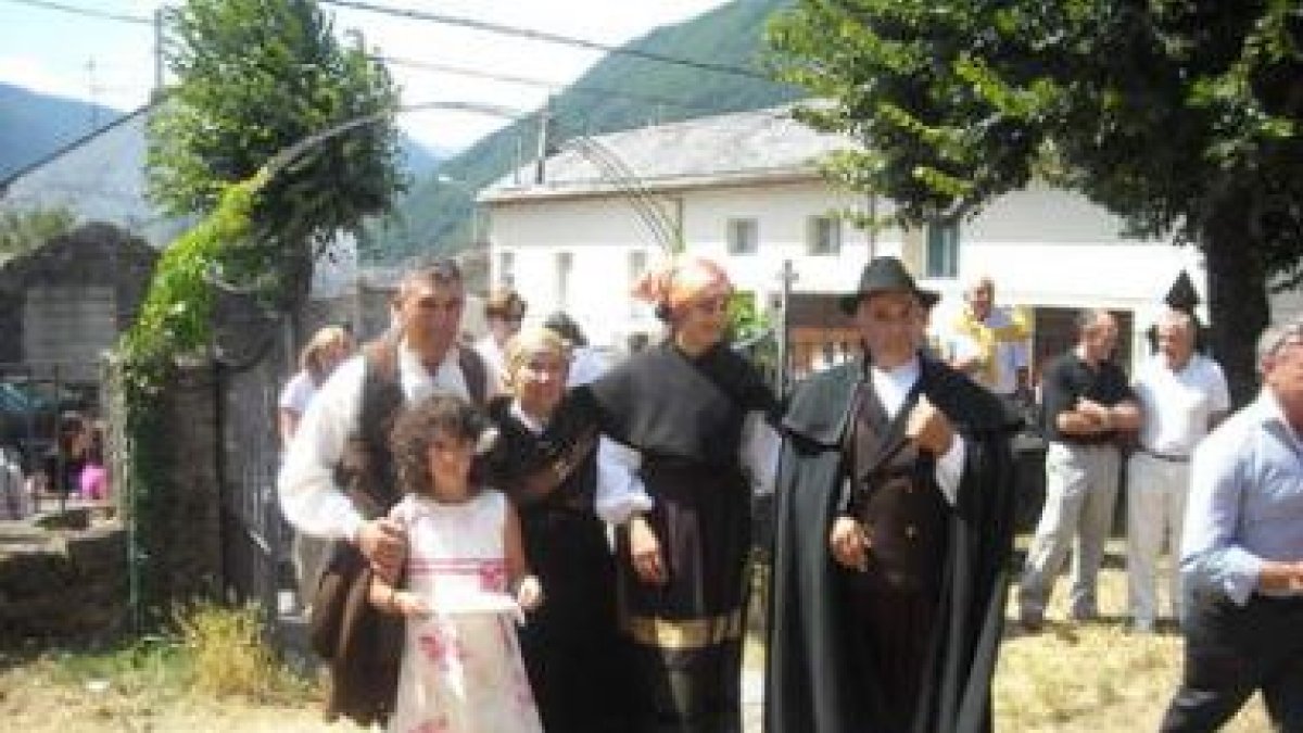 Inés y Laureano fueron los protagonistas de la tradicional boda lacianiega.