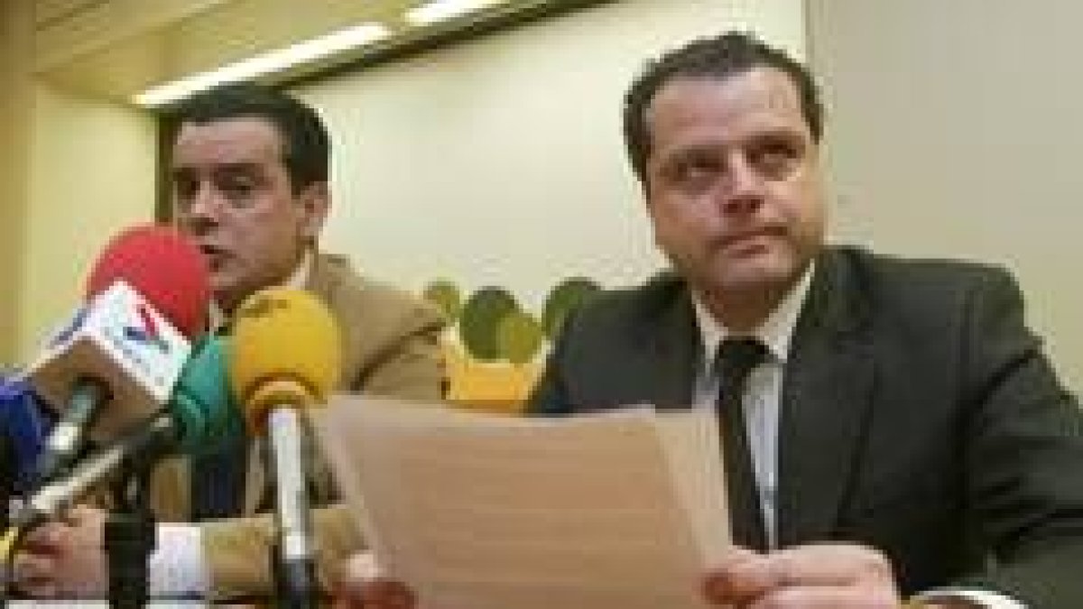 El senador leonés por el PP, Mario Amilivia, en primer término, en una imagen de archivo