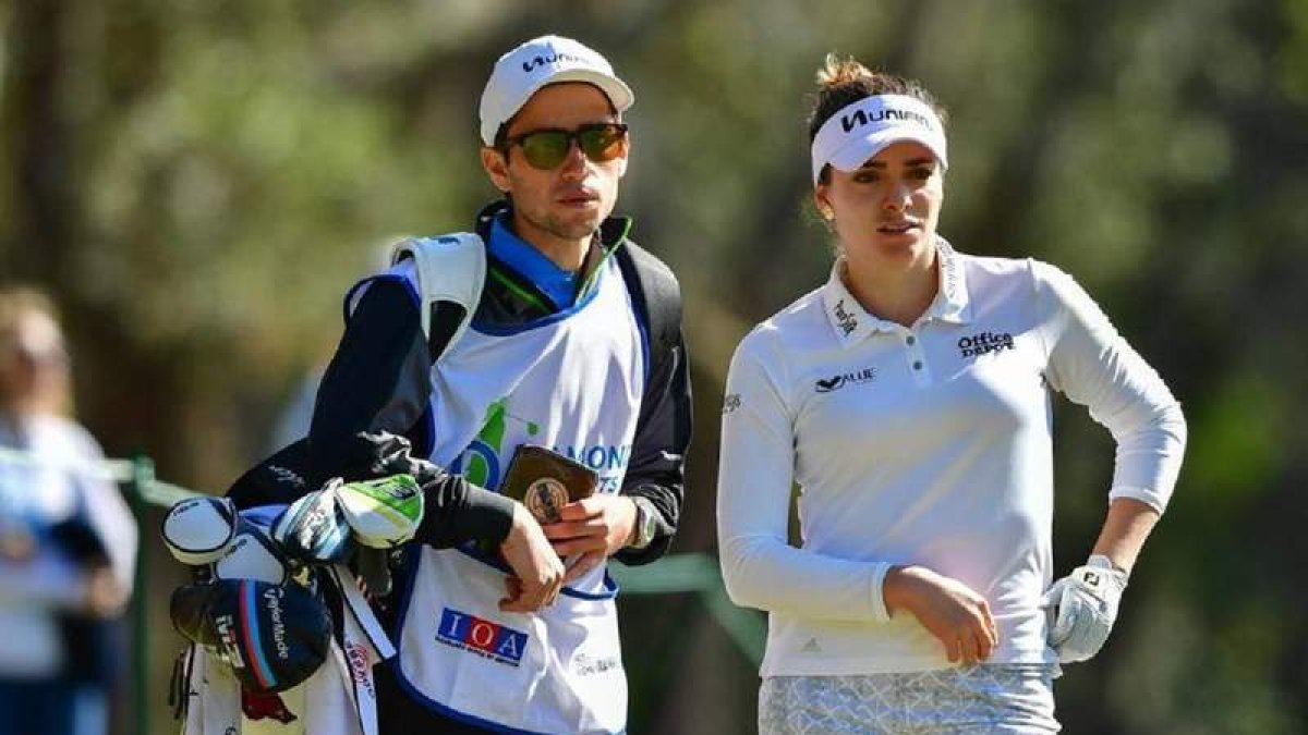 Álvaro Alonso junto a la mexicana Gaby López en uno de los torneos de la LPGA norteamericana. DL