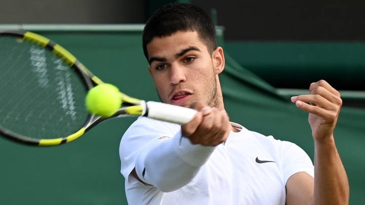Carlos Alcaraz pasa de ronda en Wimbledon. ANDY RAIN