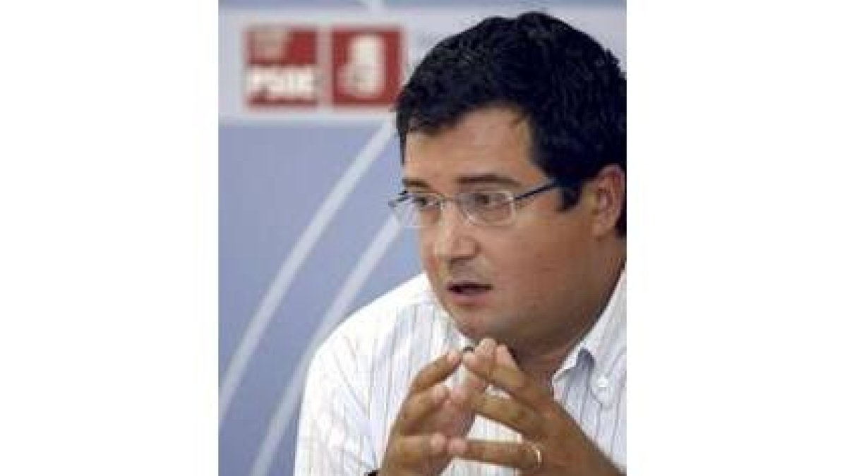 Óscar López mostró su desacuerdo con la Junta, ayer en Valladolid